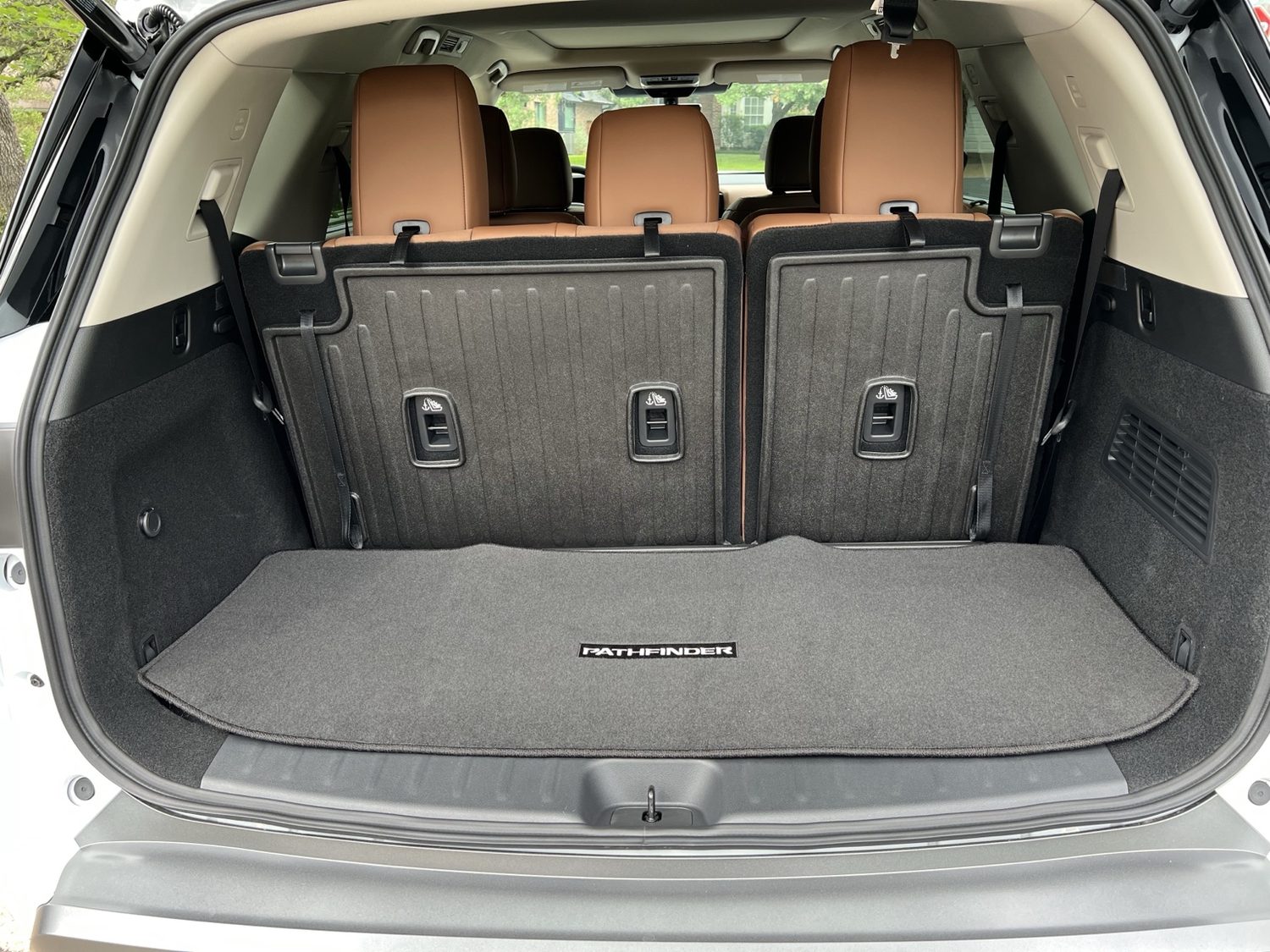 Cargo area with all rows up
