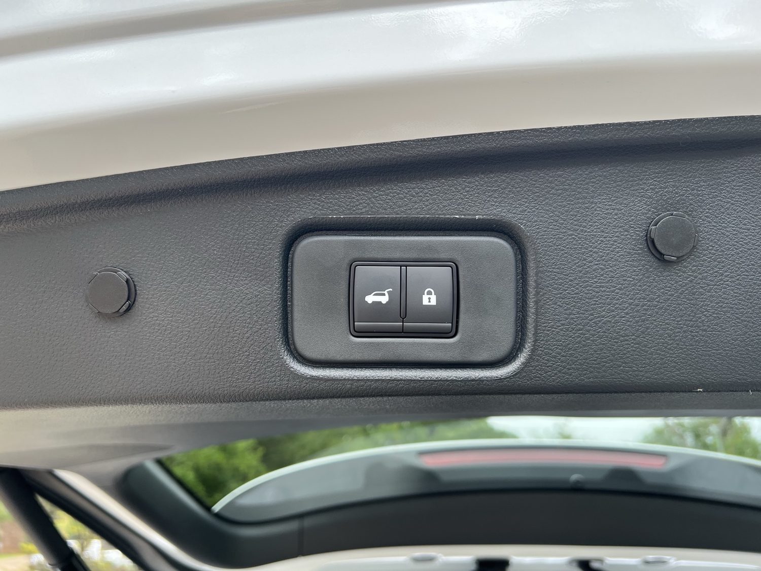 Power liftgate close and close-and-lock buttons